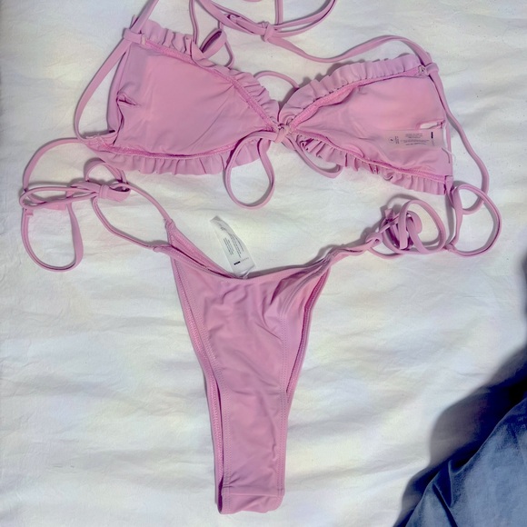 Pink ruffle bikini set - Picture 2 of 3